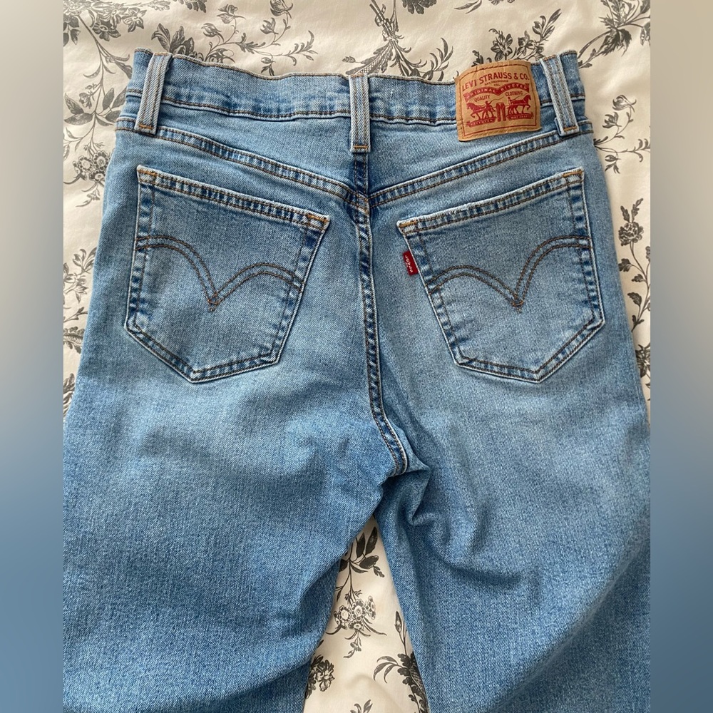 Levi wedgie straight jeans